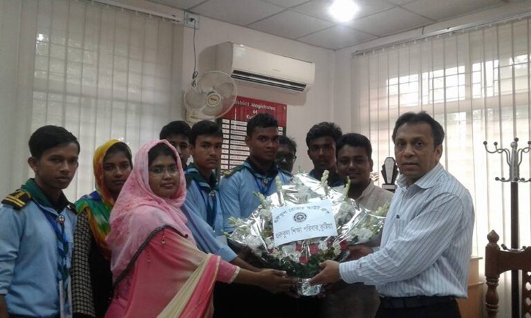কুষ্টিয়ার নবাগত জেলা প্রশাসকের সাথে গুরুকুল রোভার স্কাউটের শুভেচ্ছা বিনিময়