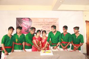 গুরুকুলে বঙ্গবন্ধুর জন্মদিনে কালচারাল ক্লাবের সদস্যদের একাংশ-A Part of the members of the cultural club on the occasion of Bangabandhu's birthday